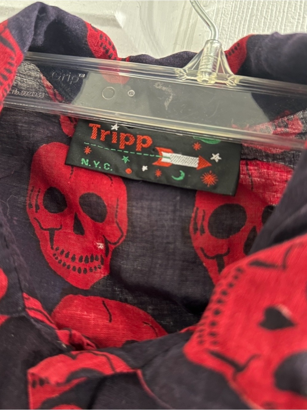 Tripp NYC Collectible Black & Red Skull Print Long-Sleeved Buttoned Down - Picture 5 of 12